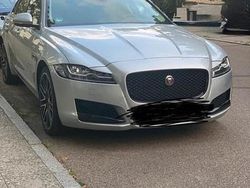 Silber Gebraucht 2018 Jaguar XF Limousine | 25.900 €