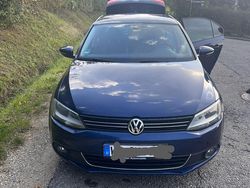 Blau Gebraucht 2014 VW Jetta Life Limousine | 9.500 € (Etwas zu teuer)