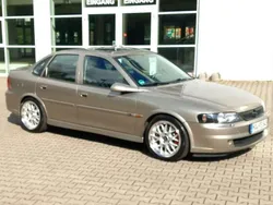 Gold Gebraucht 1999 Opel Vectra Limousine | 3.000 € (Teuer)
