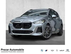 Skyscraper grau metallic Neu 2025 BMW 220 M Sport Van / Kleinbus | 47.999 € (Teuer)