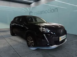 Schwarz Gebraucht 2022 Peugeot e-2008 Active SUV | 18.380 € (Fairer Preis)
