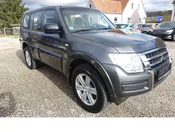 Mineralgrau (m) Gebraucht 2015 Mitsubishi Pajero SUV | 23.950 € (Superpreis)