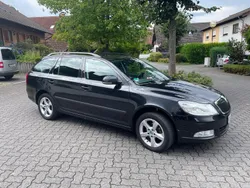 Schwarz Gebraucht 2013 Skoda Octavia Elegance Kombi | 4.200 € (Superpreis)
