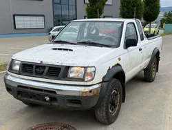 Weiß Gebraucht 2001 Nissan Navara Abholung | 1.950 €