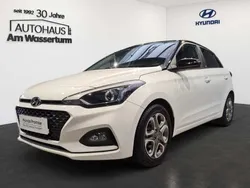 Weiß Gebraucht 2020 Hyundai i20 Advantage Limousine | 13.790 € (Fairer Preis)