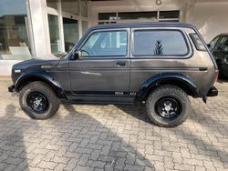 Andere farben Gebraucht 2009 Lada niva SUV | 8.900 € (Teuer)