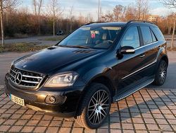 Schwarz Gebraucht 2007 Mercedes ML350 SUV | 7.500 € (Etwas zu teuer)