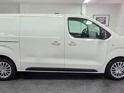 Weiß Gebraucht 2021 Opel Vivaro Van | 14.900 € (Guter Preis)