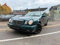 Grün Gebraucht 1996 Mercedes E220 Classic Limousine | 1.990 € (Superpreis)