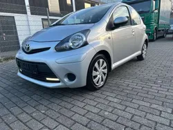 Satin silver Gebraucht 2014 Toyota Aygo Cool Kleinwagen | 4.999 € (Fairer Preis)