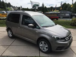 Beige Gebraucht 2018 VW Caddy Comfortline Van / Kleinbus | 21.990 € (Teuer)