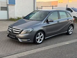 Grau Gebraucht 2012 Mercedes B180 Van / Kleinbus | 7.999 € (Guter Preis)
