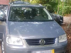 Grau Gebraucht 2005 VW Touran Van / Kleinbus | 4.100 € (Etwas zu teuer)