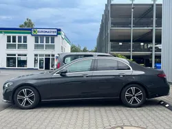 Grau Gebraucht 2021 Mercedes E220 Limousine | 31.980 € (Fairer Preis)