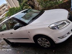 Weiß Gebraucht 2012 Skoda Fabia Ambition Kombi | 2.700 € (Guter Preis)