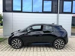 Schwarz Gebraucht 2022 BMW i3 Kleinwagen | 19.999 € (Fairer Preis)