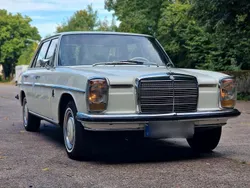 Weiß Gebraucht 1972 Mercedes 200/8 Limousine | 10.000 €