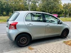 Silber Gebraucht 2006 Toyota Yaris Kleinwagen | 2.500 €