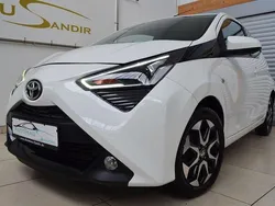 Solid white Gebraucht 2020 Toyota Aygo X-play Kleinwagen | 11.950 € (Fairer Preis)