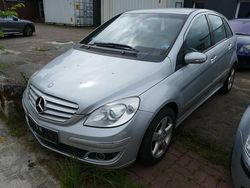 Silber Gebraucht 2007 Mercedes B180 Van / Kleinbus | 690 €