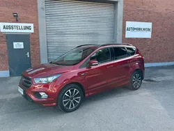 Rot Gebraucht 2018 Ford Kuga ST-Line SUV | 14.490 € (Fairer Preis)