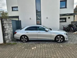 Silber Gebraucht 2018 Mercedes E200 Avantgarde Limousine | 21.500 €