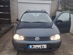 Grün Gebraucht 2001 VW Golf IV Edition Kombi | 1.500 € (Guter Preis)