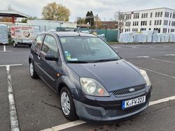 Grau Gebraucht 2006 Ford Fiesta Limousine | 2.499 € (Fairer Preis)