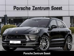 Tiefschwarzmetallic Gebraucht 2022 Porsche Macan SUV | 64.444 € (Fairer Preis)