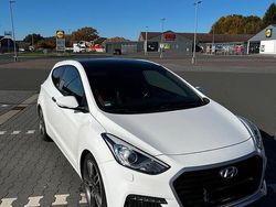 Weiß Gebraucht 2016 Hyundai i30 Turbo Limousine | 11.000 € (Etwas zu teuer)