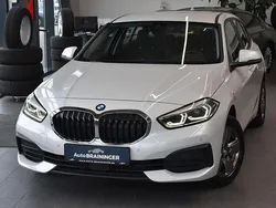 Weiß Gebraucht 2022 BMW 118 Advantage Kleinwagen | 23.550 € (Fairer Preis)