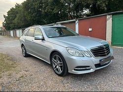 Grau Gebraucht 2010 Mercedes E220 Avantgarde Kombi | 10.000 €