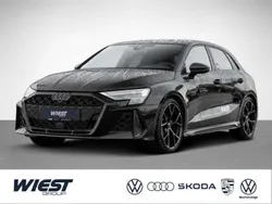 Mythosschwarz metallic Gebraucht 2024 Audi RS3 Kleinwagen | 64.980 € (Guter Preis)