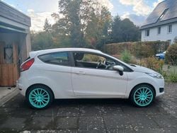 Weiß Gebraucht 2014 Ford Fiesta Kleinwagen | 2.800 € (Fairer Preis)