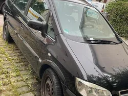 Schwarz Gebraucht 2005 Opel Zafira Van / Kleinbus | 1.650 € (Guter Preis)