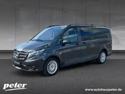 Graphitgrau metallic Gebraucht 2023 Mercedes Vito Van / Kleinbus | 52.990 €