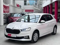 Candyweiss Gebraucht 2024 Skoda Fabia Essence Limousine | 15.999 € (Guter Preis)