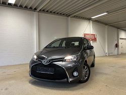 Grau Gebraucht 2014 Toyota Yaris Comfort Kleinwagen | 7.300 € (Fairer Preis)