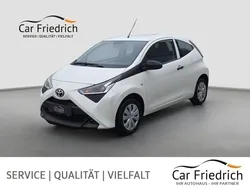 Weiß Gebraucht 2020 Toyota Aygo Business Edition Kleinwagen | 10.919 € (Etwas zu teuer)