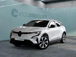 Weiß Gebraucht 2024 Renault Mégane Evolution Limousine | 36.233 € (Teuer)
