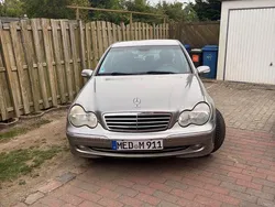 Grau Gebraucht 2003 Mercedes 200 Limousine | 4.650 € (Fairer Preis)