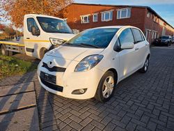 Weiß Gebraucht 2011 Toyota Yaris Edition Limousine | 2.200 € (Guter Preis)