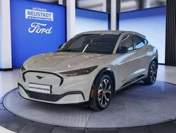 Space white metallic Gebraucht 2022 Ford Mustang Mach-E SUV | 37.990 € (Guter Preis)