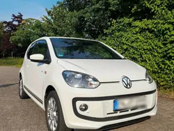 Weiß Gebraucht 2015 VW up! CLUB Kleinwagen | 6.450 € (Etwas zu teuer)