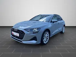 Pfeilgrau perleffekt (metallic) Gebraucht 2024 Audi A3 Ambiente Limousine | 34.700 € (Guter Preis)