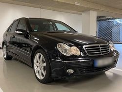 Schwarz Gebraucht 2005 Mercedes C200 Avantgarde Limousine | 11.000 €