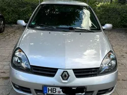 Grau Gebraucht 2009 Renault Clio II Campus Limousine | 2.200 € (Fairer Preis)