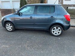 Grau Gebraucht 2010 Skoda Fabia Classic Limousine | 4.400 € (Fairer Preis)