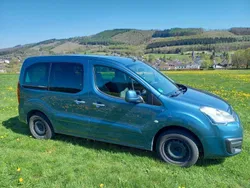 Blau Gebraucht 2016 Citroën Berlingo Feel Van / Kleinbus | 8.390 € (Fairer Preis)