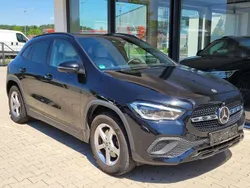 Kosmosschwarz metalliclack Gebraucht 2020 Mercedes GLA200 SUV | 27.980 €
